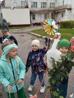 Украшаем участок к лету Украшаем участок к лету.